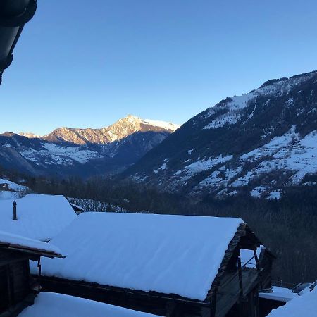 Grand Appartement Avec Terrasse A Chez-Les-Reuses Orsieres Bagian luar foto